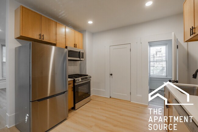 2301 N Leavitt St, Unit 1 in Chicago, IL - Building Photo - Building Photo