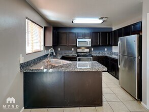 783 W Flaming Arrow Dr in Green Valley, AZ - Building Photo - Building Photo