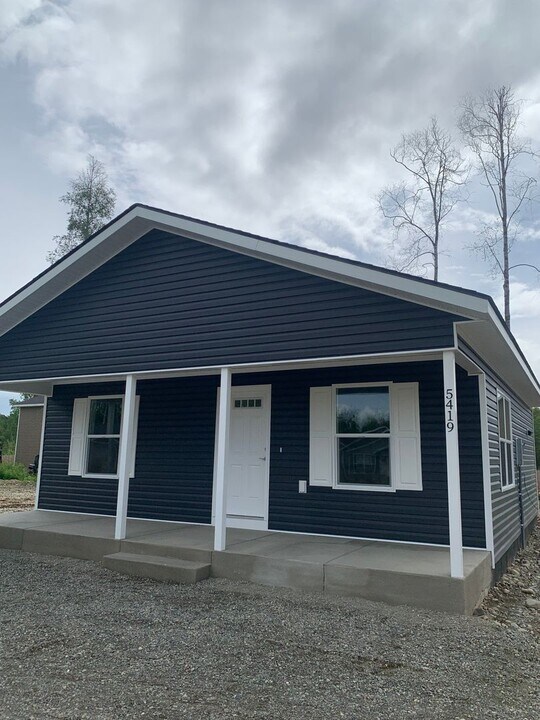 5415-5421 W Conner Ct in Wasilla, AK - Building Photo