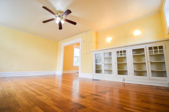 4637 NE Cleveland Ave in Portland, OR - Building Photo - Building Photo