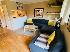 CHEVY Glenchase Ln in Houston, TX - Building Photo