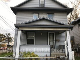926 N Martin Luther King Jr Blvd in Lansing, MI - Building Photo