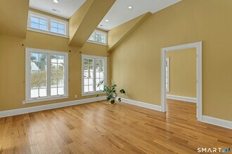 19 Robin Hood Ln in Darien, CT - Building Photo - Building Photo