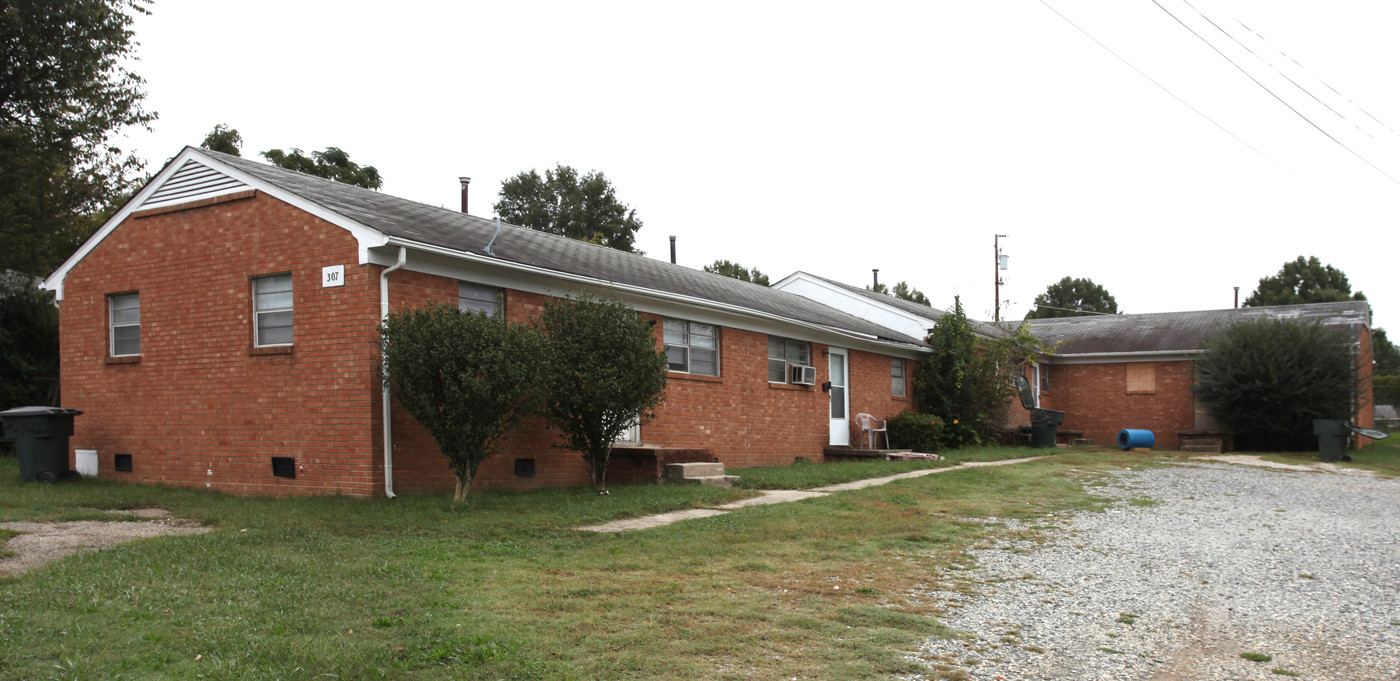 311 S English St in Greensboro, NC - Building Photo