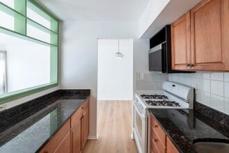 104 Birch St, Unit A3 in Falls Church, VA - Building Photo - Building Photo