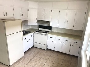 719 E Monroe St in Herrin, IL - Building Photo - Building Photo