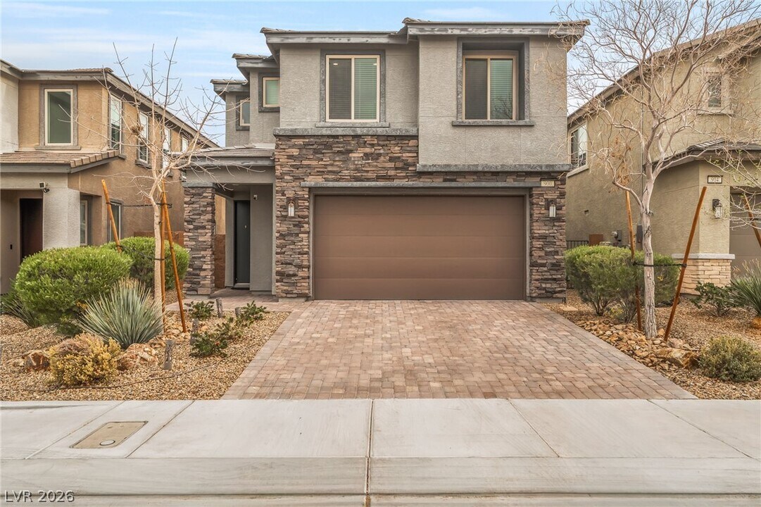 900 Lotus Falls St in Henderson, NV - Building Photo