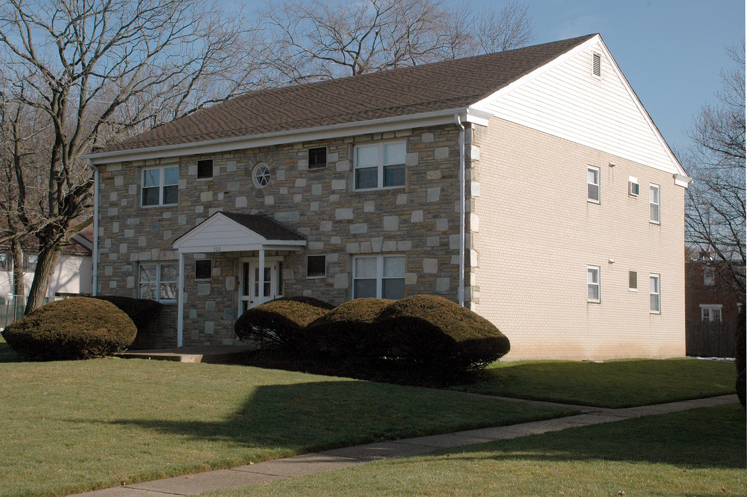 Osborne House in Hatboro, PA - Building Photo