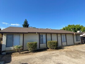 217 Universe Ave in Bakersfield, CA - Building Photo