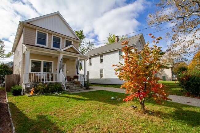 property at 41 Bank St