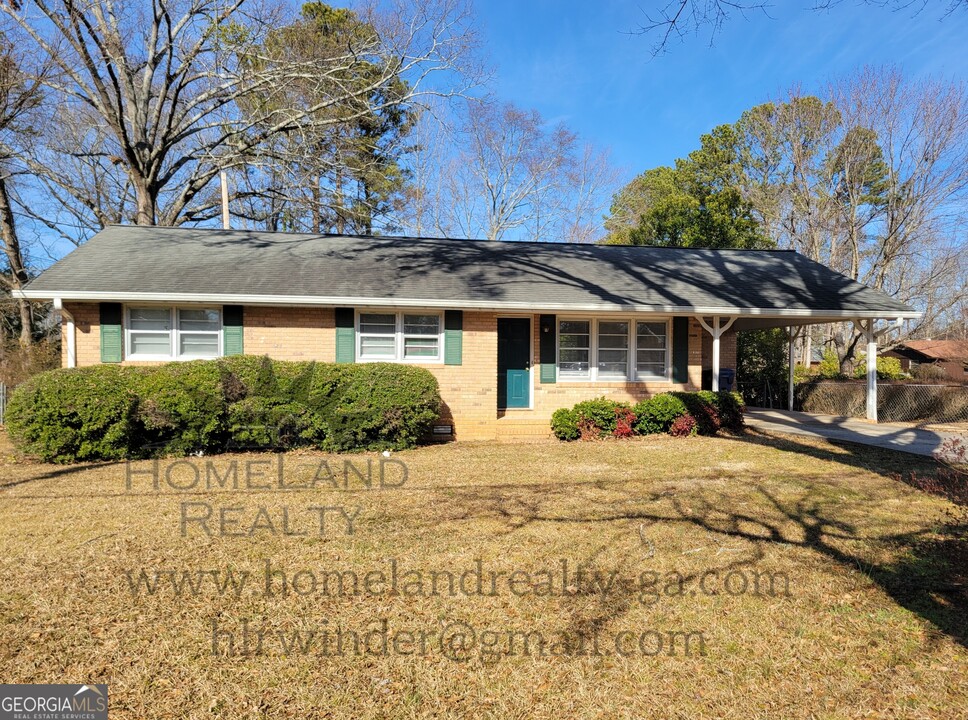 300 Nancy St in Winder, GA - Building Photo