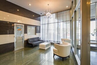 5650 N Sheridan Rd in Chicago, IL - Building Photo - Building Photo