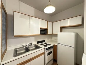 634 W Barry Ave, Unit R04A in Chicago, IL - Building Photo - Building Photo