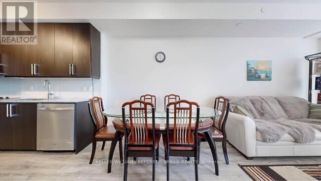 9600 Yonge St in Richmond Hill, ON - Building Photo - Building Photo