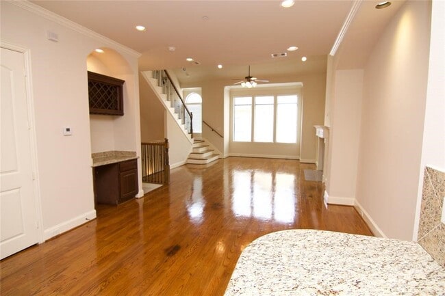 6353 Richmond Ave. in Houston, TX - Building Photo - Building Photo