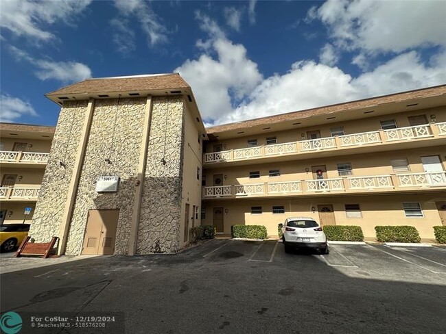 5061 W Oakland Park Blvd in Lauderdale Lakes, FL - Building Photo - Building Photo