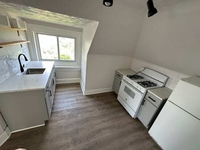 property at 753 Rossmore Ave