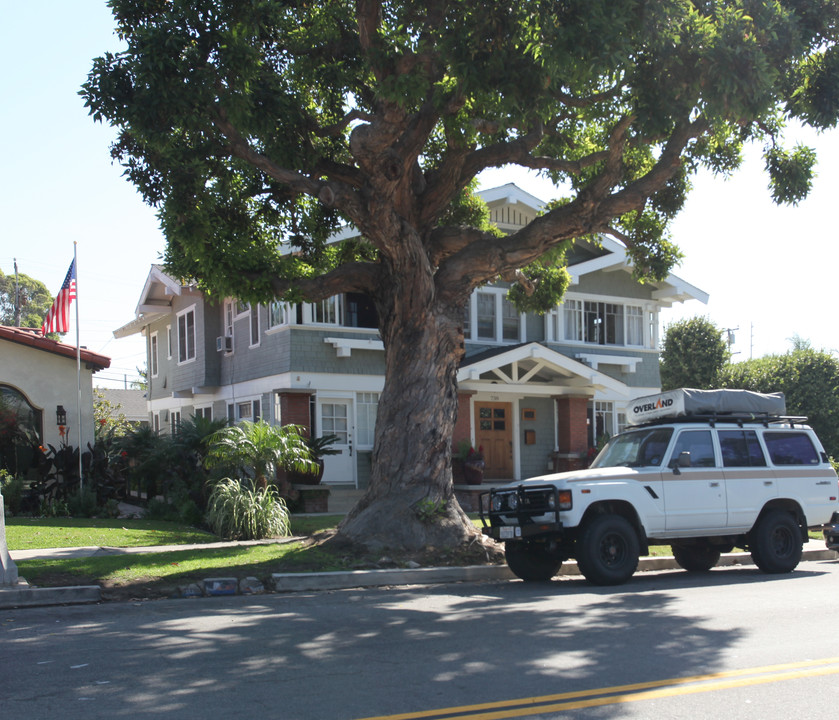 738-740 1/2 Main St. in Huntington Beach, CA - Foto de edificio