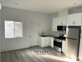 7413 Oak Park Ave in Los Angeles, CA - Building Photo