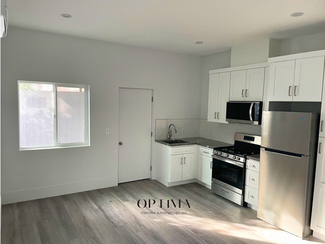 property at 7413 Oak Park Ave