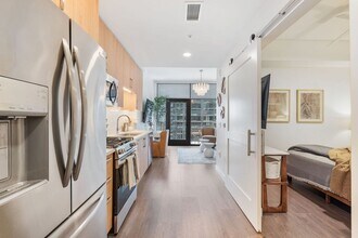 1212 Demonbreun St, Unit 1106 in Nashville, TN - Building Photo - Building Photo