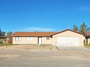 1930 Kearney St in Pahrump, NV - Building Photo - Building Photo