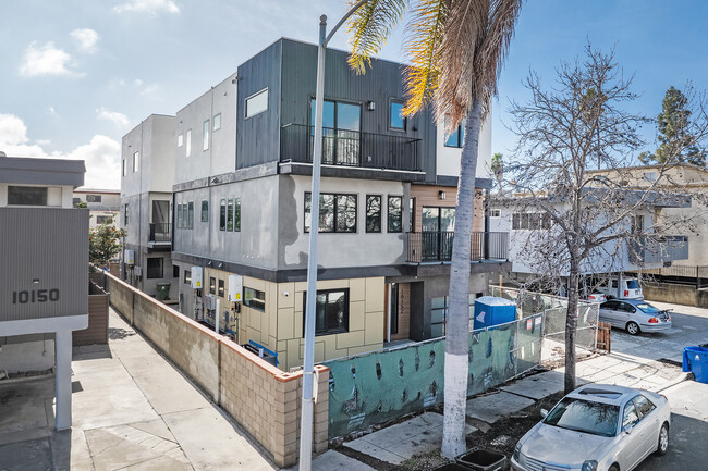 10156 Regent St in Los Angeles, CA - Foto de edificio - Building Photo