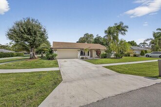 798 Blueberry Dr in Wellington, FL - Building Photo - Building Photo