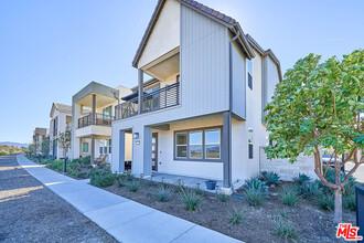 27748 Bridge View Pl in Valencia, CA - Foto de edificio - Building Photo