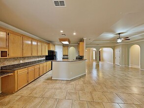 6034 Bobtail Dr in Corpus Christi, TX - Foto de edificio - Building Photo