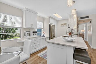 685 Flanders Dr in Delray Beach, FL - Building Photo - Building Photo