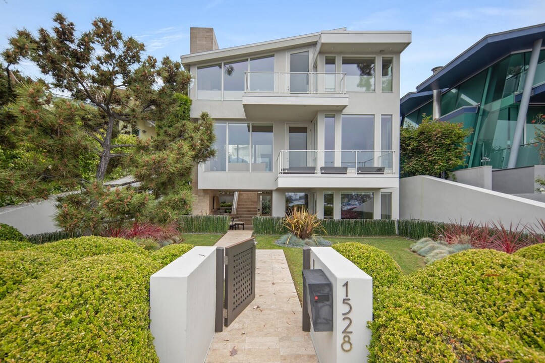 1528 Glorietta Blvd in Coronado, CA - Building Photo