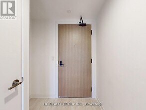 8 Tippett Rd in Toronto, ON - Building Photo - Building Photo