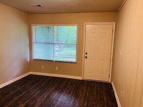 6102 E Fayetteville Dr in Riverdale, GA - Building Photo - Building Photo