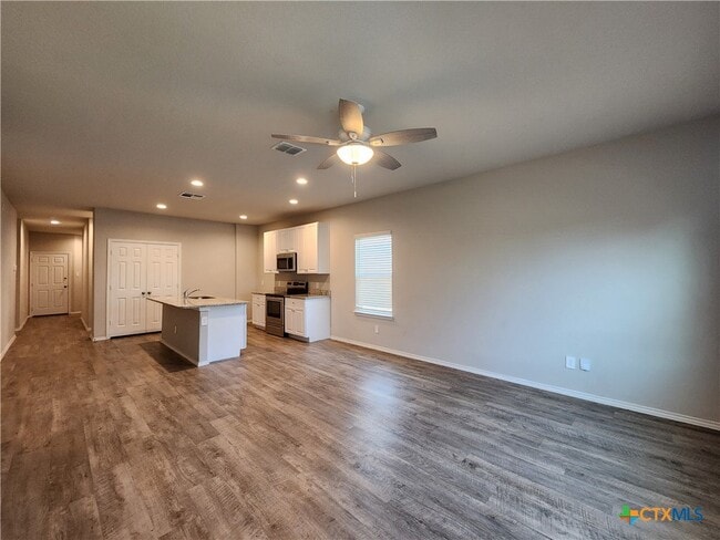 property at 621 Jennifer Cv