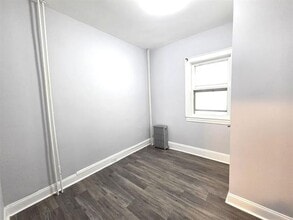 42 Bryant Ave in Jersey City, NJ - Foto de edificio - Building Photo