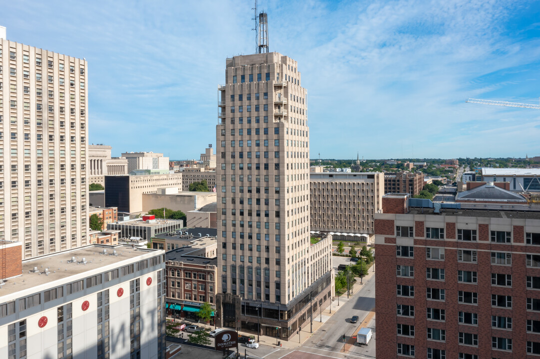 The Wisconsin Tower in Milwaukee, WI - Building Photo