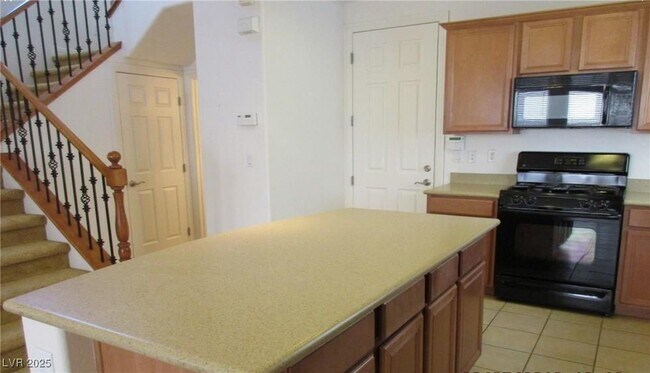 2303 Aragon Canyon St in Las Vegas, NV - Building Photo - Building Photo