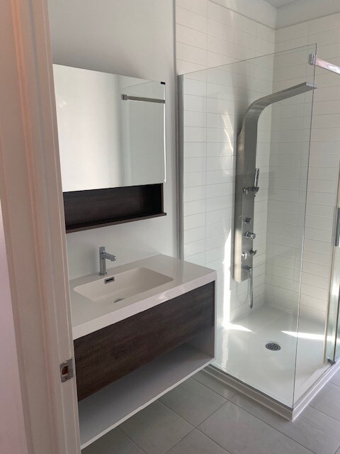 975 Saint-Charles Av in St-Lambert, QC - Building Photo