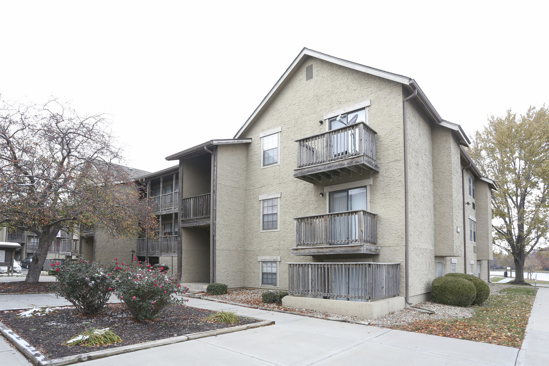 Southfork Apartments in Olathe, KS - Foto de edificio