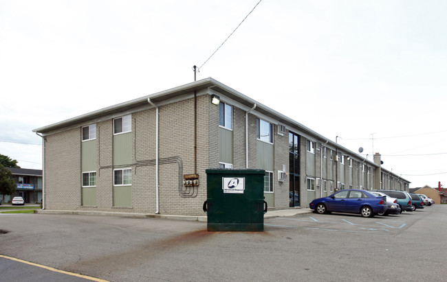 Perry Square in Melvindale, MI - Foto de edificio - Building Photo