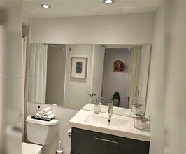 8180 Geneva Ct in Doral, FL - Building Photo - Building Photo