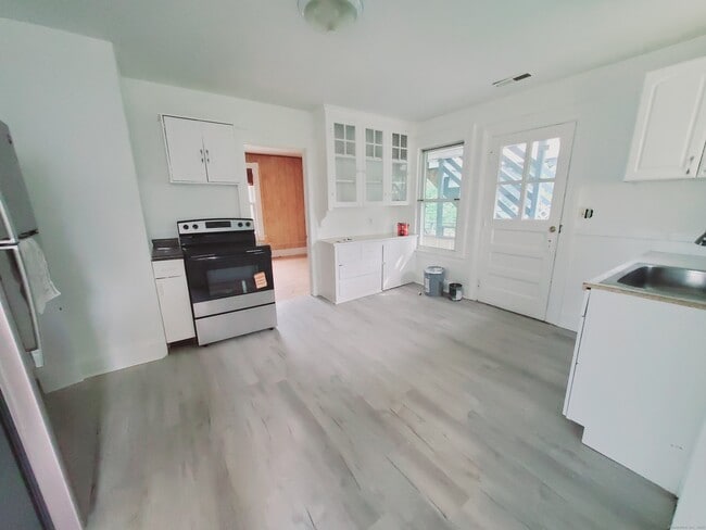 30 Hull St in Shelton, CT - Building Photo - Building Photo