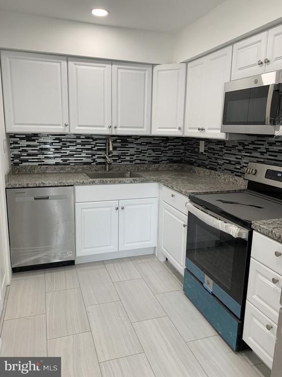 property at 2113 Harbour Dr