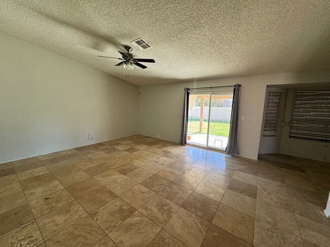 5239 W Freeway Ln in Glendale, AZ - Building Photo - Building Photo