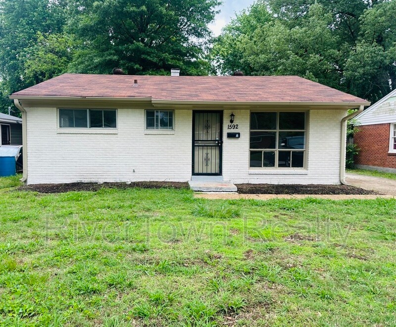 1592 Duke Rd in Memphis, TN - Building Photo