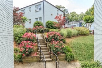 The Park at Peachtree Hills in Atlanta, GA - Building Photo - Building Photo