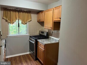 9921 Bustleton Ave in Philadelphia, PA - Building Photo - Building Photo