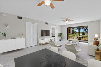 12661 Kelly Sands Way in Ft. Myers, FL - Foto de edificio - Building Photo