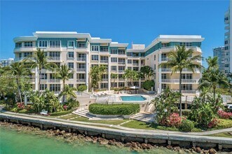 1 Century Ln in Miami Beach, FL - Building Photo - Building Photo